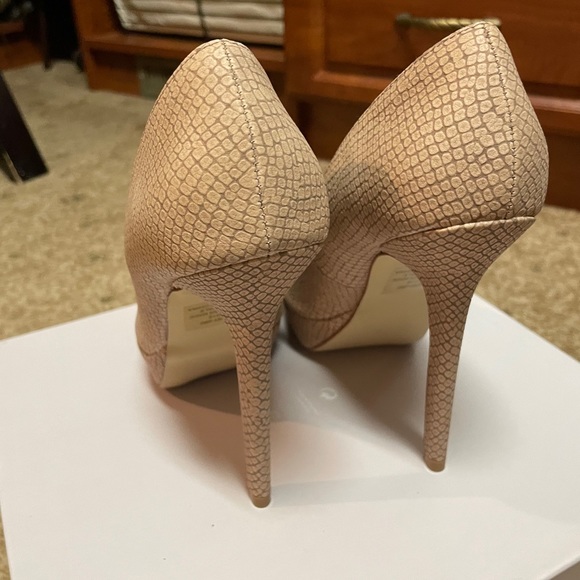 Brand new Colin Stuart heels with platform. - Picture 3 of 9